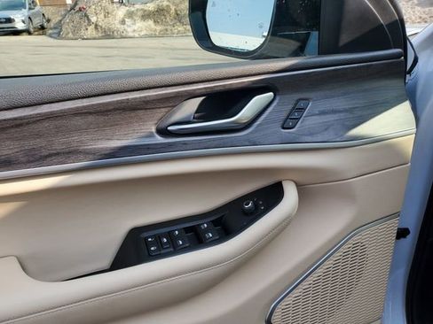 Used 2021 Jeep Grand Cherokee L Limited image 10