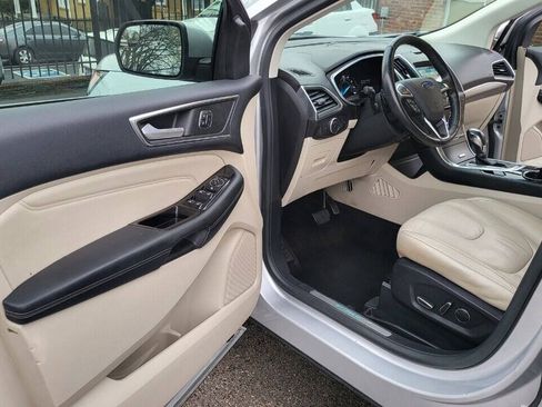 Used 2016 Ford Edge Titanium FWD image 13