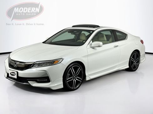 Used 2017 Honda Accord Touring image 1