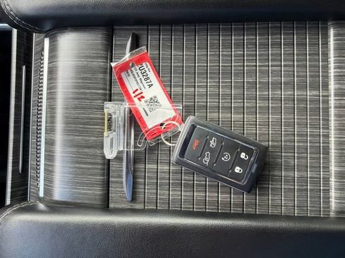 Used 2023 Jeep Wagoneer Series III w/ Preferred Equipment Group AWD/4WD image 19