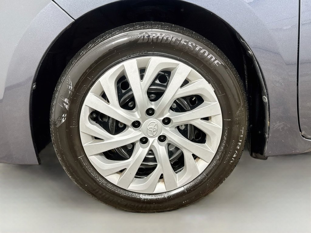 Used 2018 Toyota Corolla LE FWD image 34