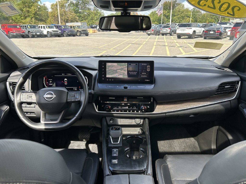 Certified 2025 Nissan Rogue Platinum w/ Platinum Premium Package FWD image 19