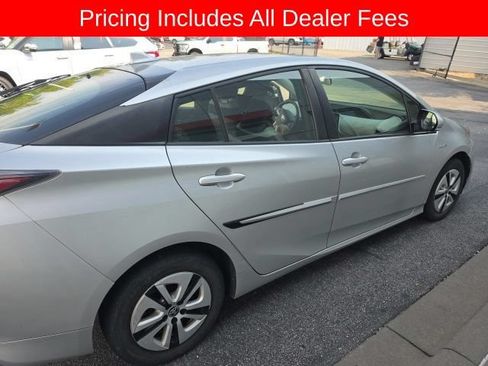 Used 2016 Toyota Prius Four FWD image 11