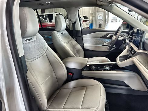 New 2026 Ford Explorer Platinum w/ LUX Leather Package AWD/4WD image 33