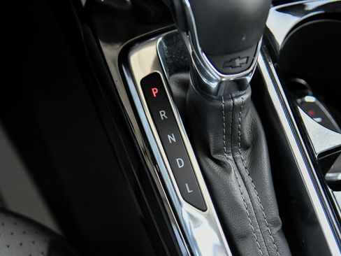 Used 2025 Chevrolet Trax LT w/ LT Convenience Package image 27