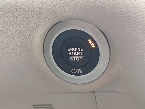 Used 2018 Chrysler Pacifica Touring-L image 19