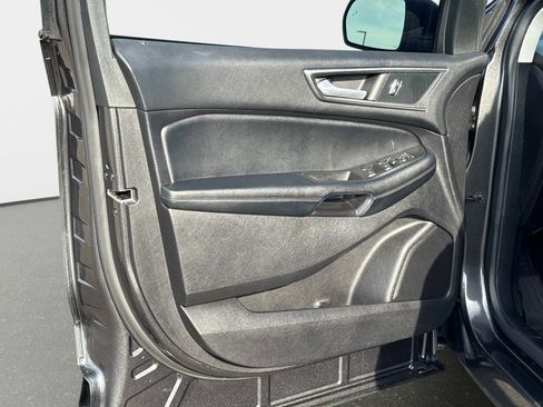 Used 2020 Ford Edge SE FWD image 20