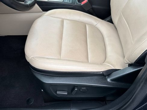 Used 2022 Ford Escape Titanium FWD image 35