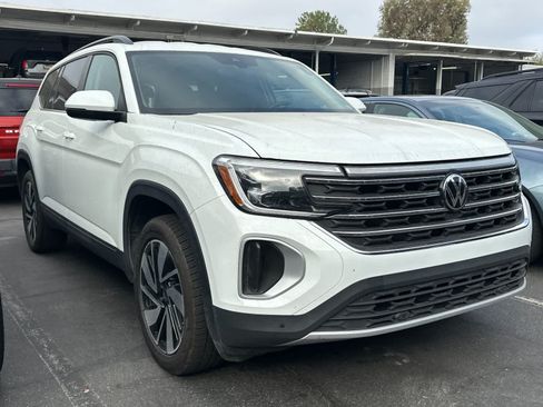 Used 2025 Volkswagen Atlas SE FWD image 3