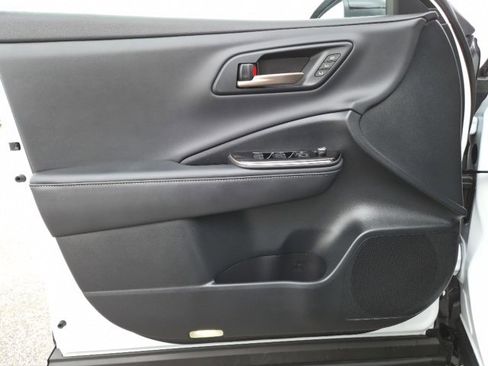 Used 2025 Toyota Crown Signia w/ Advanced Technology Package image 13