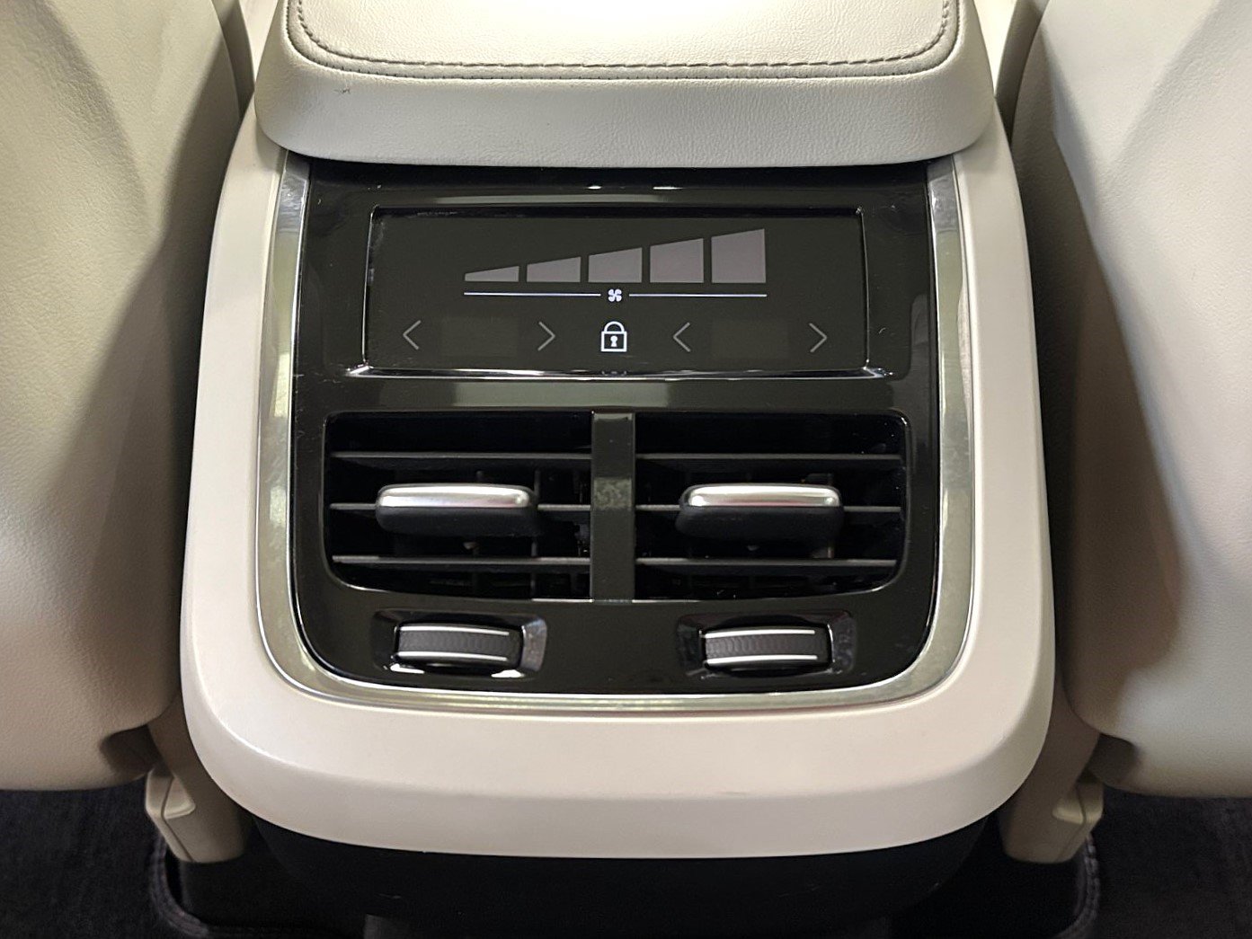Used 2022 Volvo XC90 T6 Inscription AWD/4WD image 30