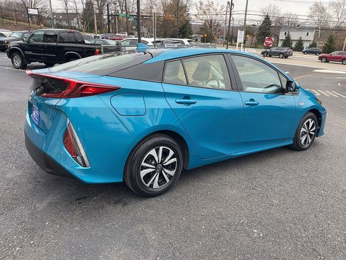 Used 2017 Toyota Prius Prime Premium image 6