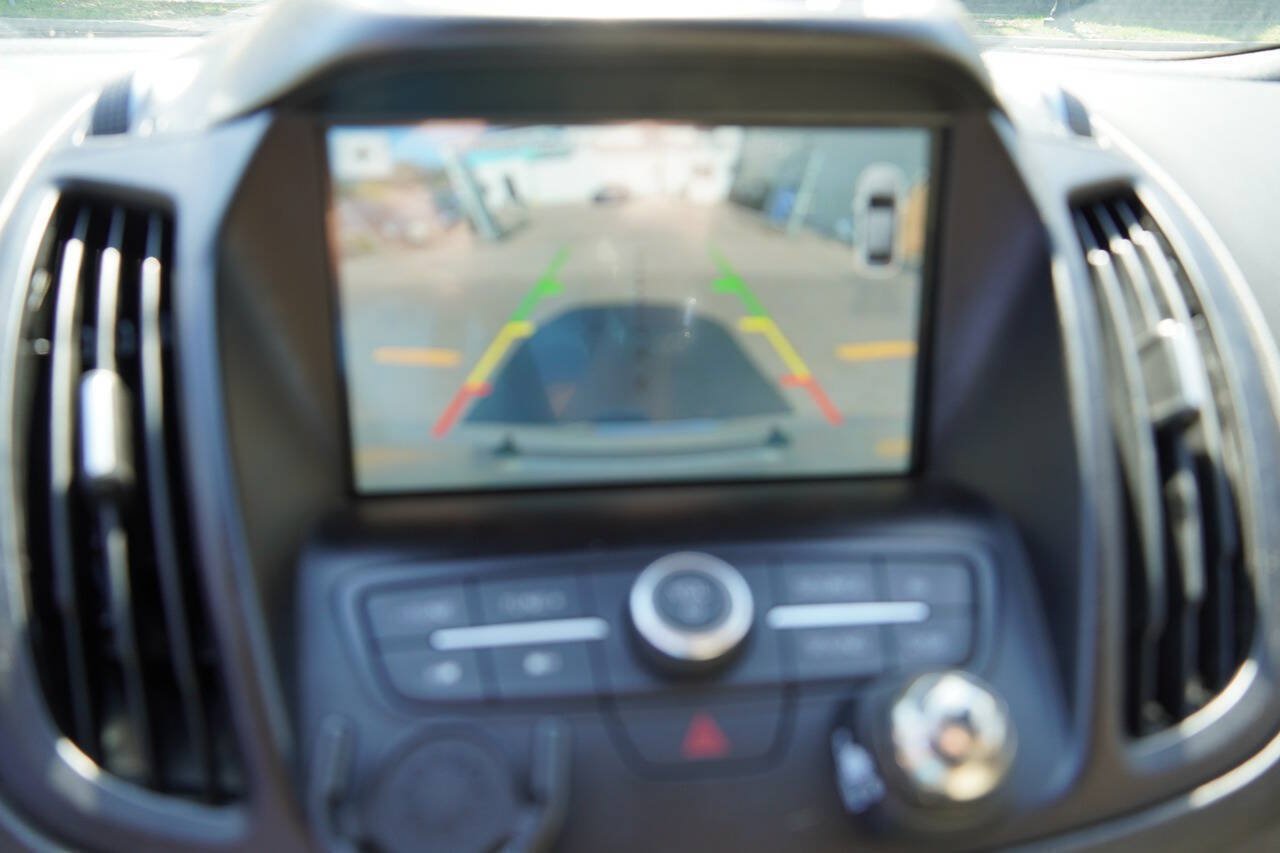 Used 2017 Ford Escape SE w/ Equipment Group 201A AWD/4WD image 19