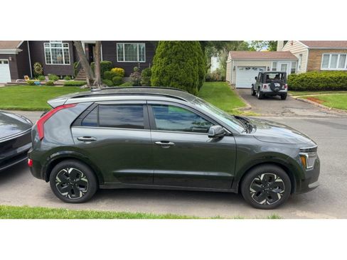Used 2025 Kia Niro Wind w/ Wind Preserve Package FWD image 3