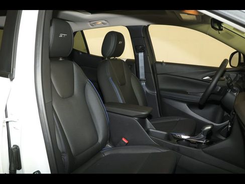 Used 2026 Buick Encore GX Sport Touring w/ Advanced Technology Package AWD/4WD image 29
