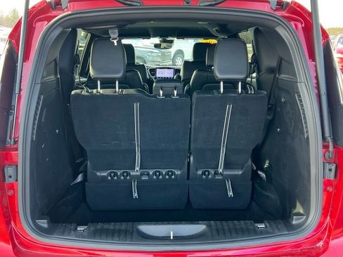 Used 2025 Chrysler Pacifica Select image 38