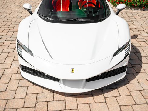 Used 2022 Ferrari SF90 Spider image 9