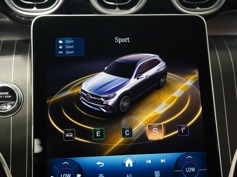 Used 2026 Mercedes-Benz GLC 300 4MATIC image 23
