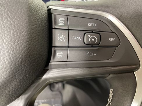 New 2025 Jeep Grand Cherokee Laredo X w/ Luxury Tech Group I AWD/4WD image 24