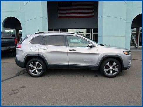 Certified 2019 Jeep Cherokee Limited AWD/4WD image 2