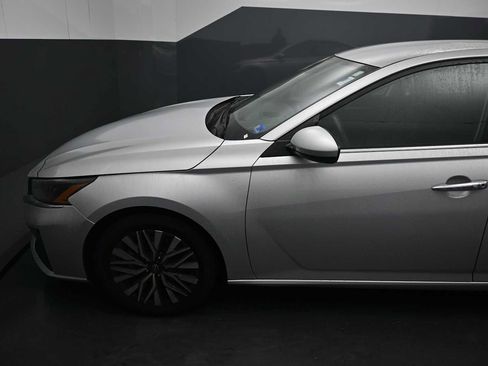 Used 2023 Nissan Altima 2.5 SV FWD image 16