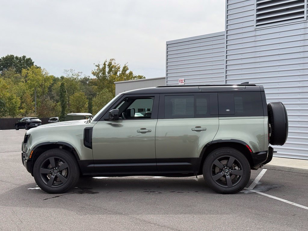 Used 2023 Land Rover Defender 110 X-Dynamic SE AWD/4WD image 8