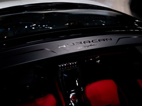 Used 2023 Lamborghini Huracan EVO image 34