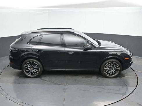 Used 2023 Porsche Cayenne AWD/4WD image 34