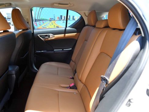 Used 2015 Lexus CT 200h FWD image 16