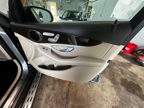 Used 2019 Mercedes-Benz GLC 300 4MATIC image 26