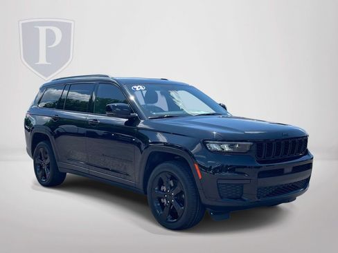 Used 2023 Jeep Grand Cherokee L Laredo AWD/4WD image 2