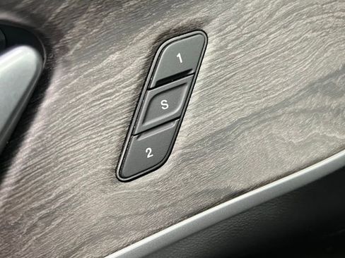 Used 2023 Jeep Grand Cherokee L Limited AWD/4WD image 29