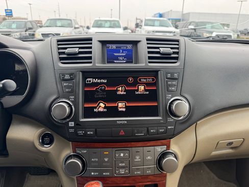 Used 2010 Toyota Highlander Limited image 18
