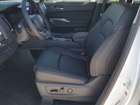 New 2026 Nissan Pathfinder SL image 6