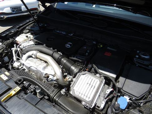 Used 2026 Mercedes-Benz GLB 250 4MATIC image 7