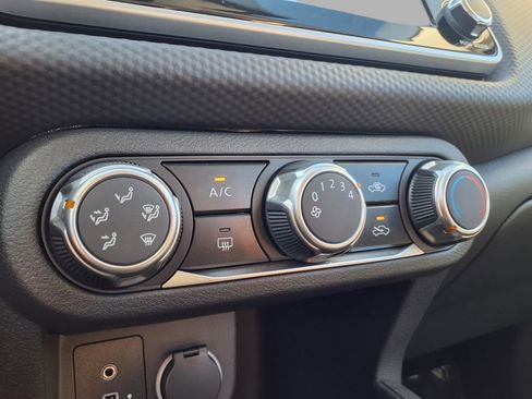 Certified 2025 Nissan Kicks Play S image 8