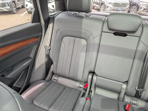 Used 2023 Audi Q5 2.0T Premium Plus w/ Premium Plus Package AWD/4WD image 12