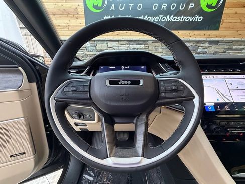 Used 2023 Jeep Grand Cherokee Limited w/ Luxury Tech Group II image 17