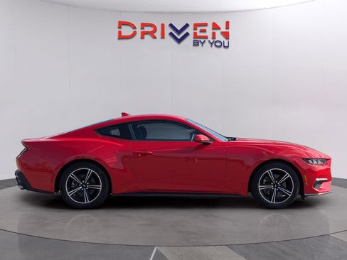 Used 2025 Ford Mustang Coupe image 6