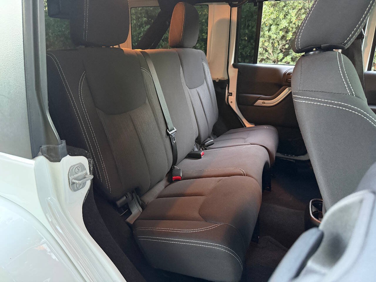 Used 2014 Jeep Wrangler Unlimited Sahara w/ Connectivity Group AWD/4WD image 24