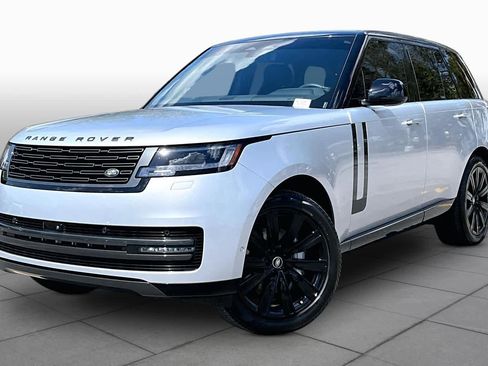 Used 2025 Land Rover Range Rover SE AWD/4WD image 2