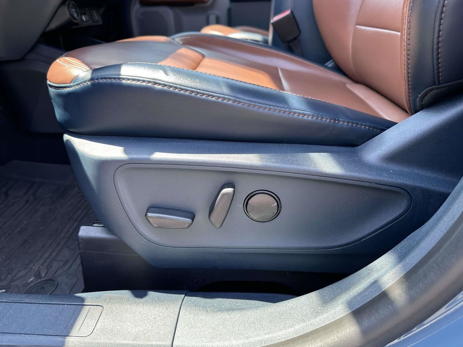 Used 2022 Ford Maverick Lariat FWD image 11