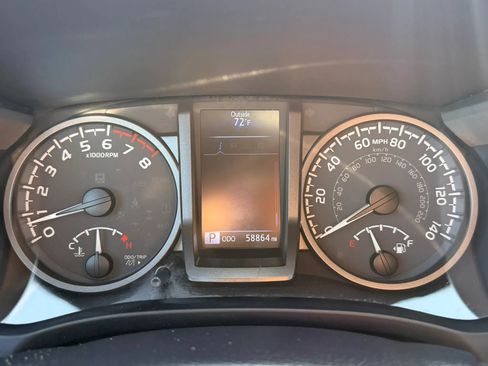 Used 2022 Toyota Tacoma TRD Off-Road w/ Technology Package AWD/4WD image 17