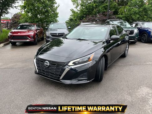 Used 2024 Nissan Altima 2.5 SV w/ SV Premium Package FWD image 4