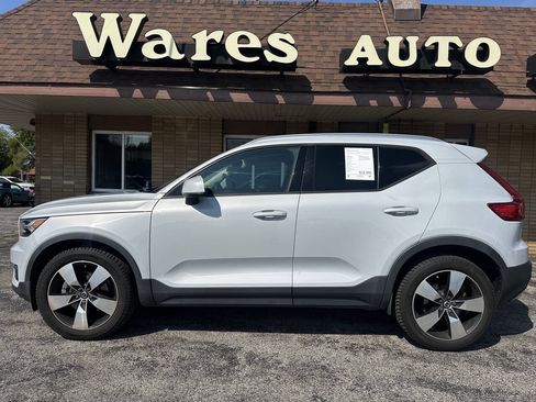 Used 2020 Volvo XC40 T5 Momentum w/ Protection Package Premier AWD/4WD image 1