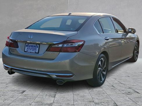 Used 2017 Honda Accord EX-L image 4