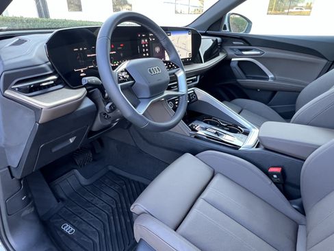 Used 2025 Audi Q5 Premium w/ Premium Plus AWD/4WD image 16