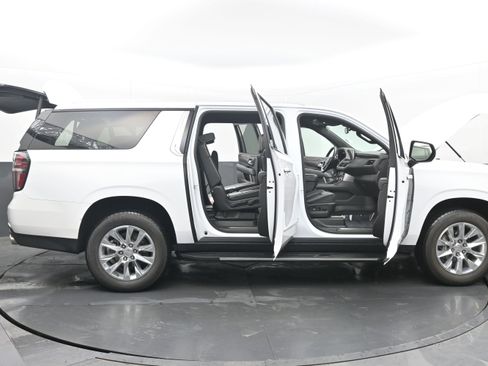Used 2023 Chevrolet Suburban Premier image 49