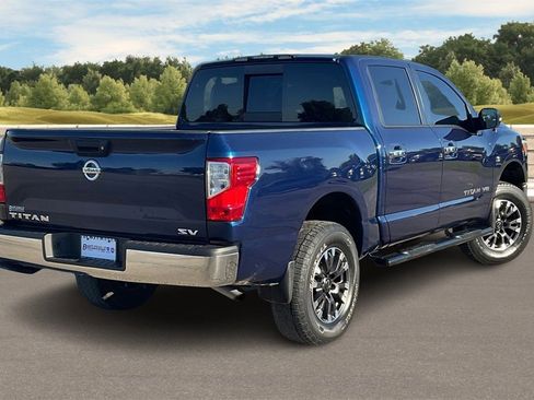 Used 2018 Nissan Titan SV image 12