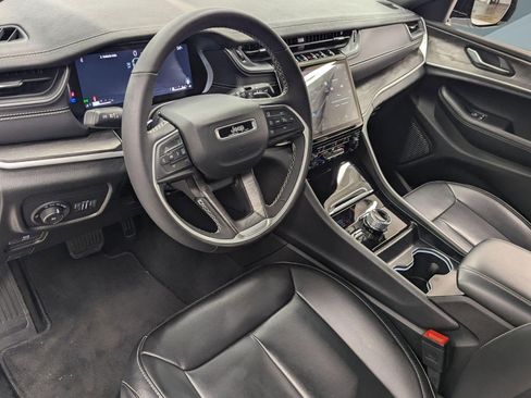 Used 2025 Jeep Grand Cherokee L Limited AWD/4WD image 3